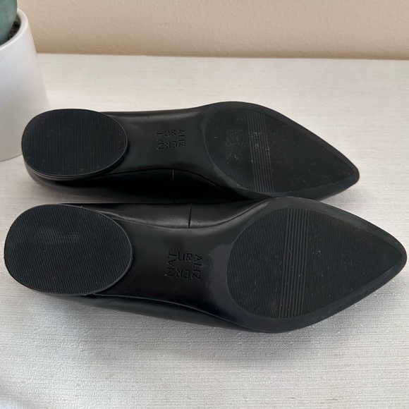 Naturalizer Bobby Black Faux Leather Chain Charm Pointy Flats Women’s 7.5M - Picture 13 of 13